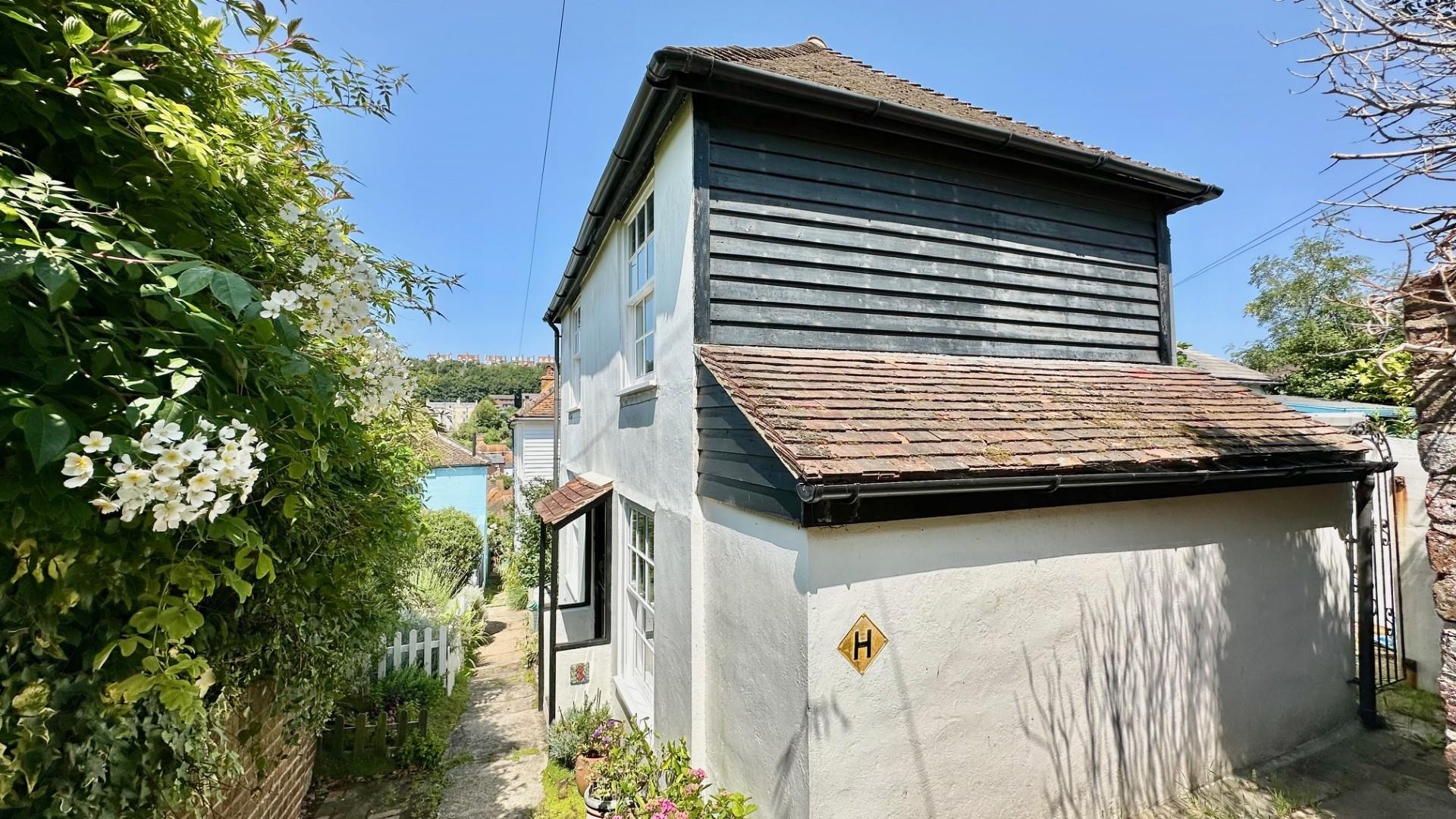 3 bed property in Woods Passage, Old Town, Hastings